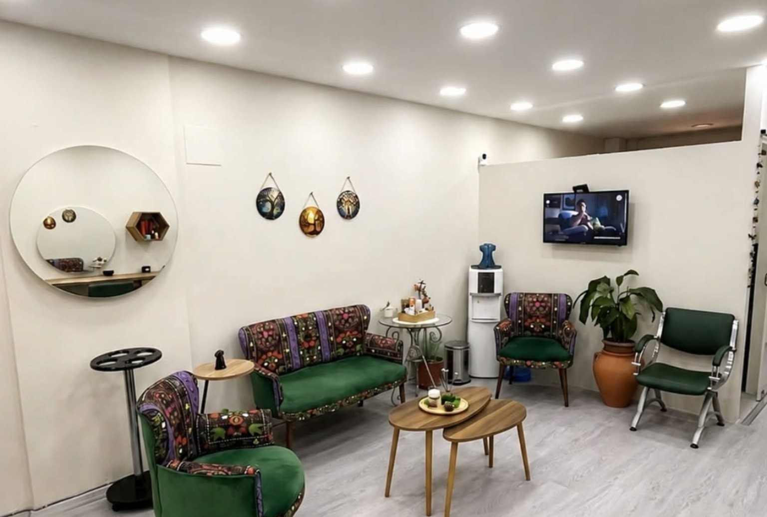 Salonumuz bekleme alanı